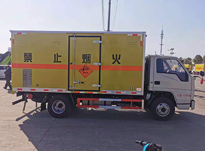 云霄爆破器材运输车技术升级与安全合规新趋势