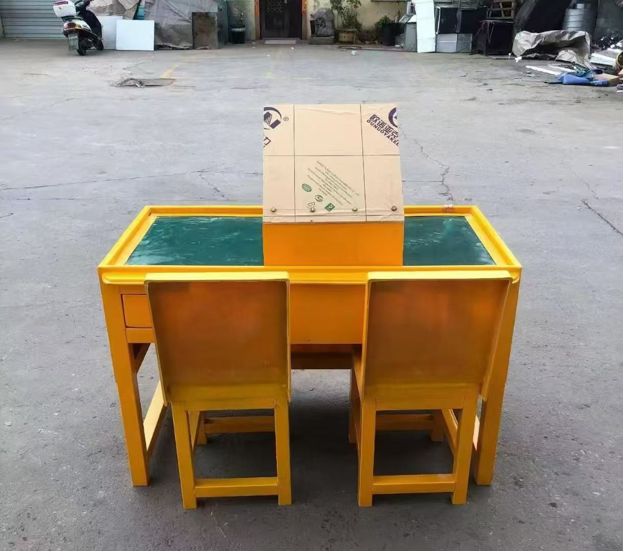 云霄防静电导通桌井下煤矿火工品发放桌：危险品流转的安全守护者